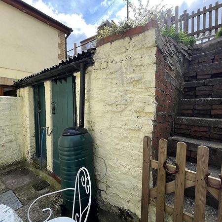 Attenborough Cottage - 2 Bedroom Cottage Tredegar Room photo